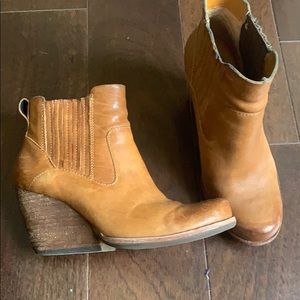 Kork-ease leather booties, size 6